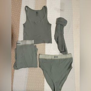 Skims mineral set